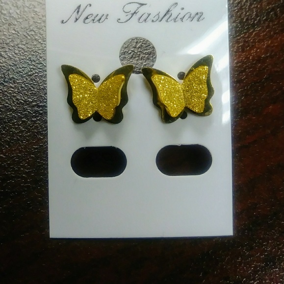 🌟Gold Stud Butterfly Earrings - Picture 4 of 4